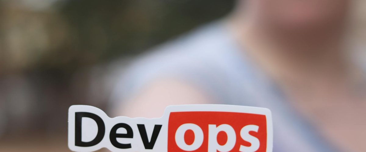Roteiro do engenheiro DevOps 2026: do Linux ao Kubernetes em 12 meses