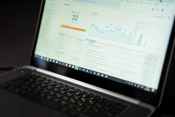 دليل تحسين أداء الويب 2026: مؤشرات الويب الأساسية والسرعة