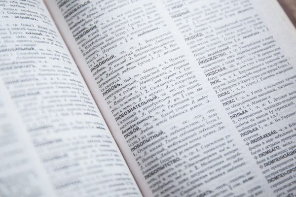 Python: So führen Sie zwei Wörterbücher effizient zusammen – alle Methoden im Vergleich 2026